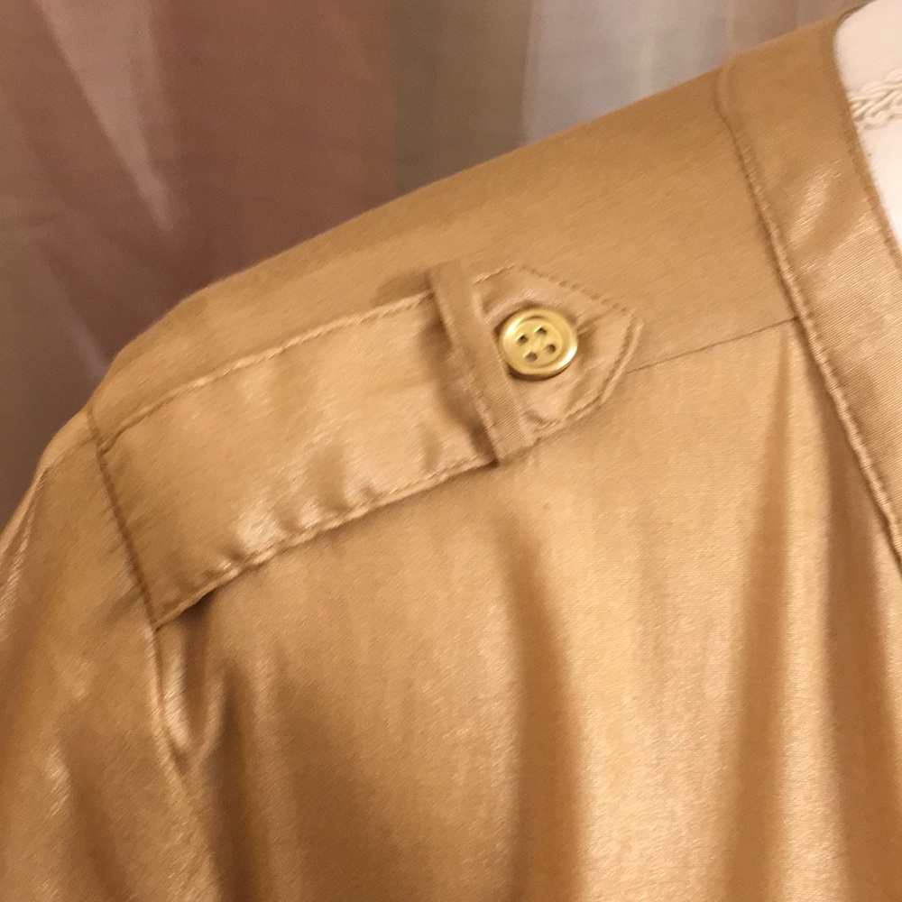 Beautiful blouse - Picture 3 of 7